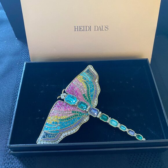 Heidi Daus Goddess of Creativity Brooch - Picture 8 of 10
